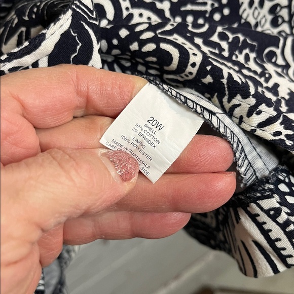 Briggs New York Black and White Floral Tie Waist Button Front Blazer in 20W - Picture 4 of 5